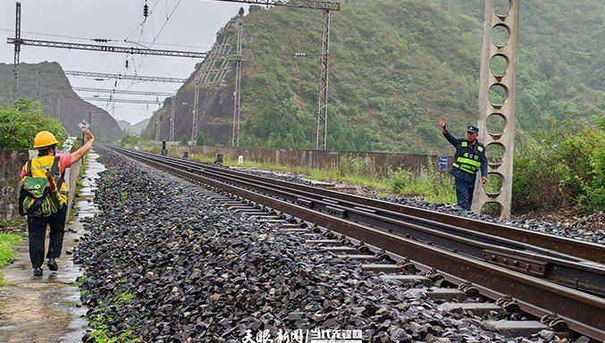 夫妻携手，在山区铁路演绎不凡坚守