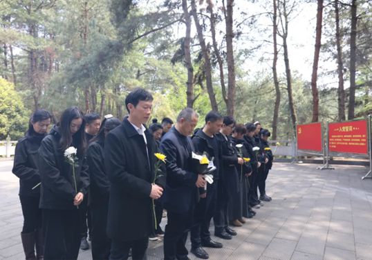 缅怀先烈守初心，安保护航担使命